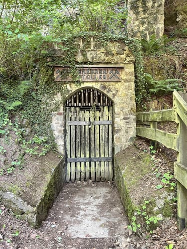 Von der Edelsteinmine durch das Idarbachtal