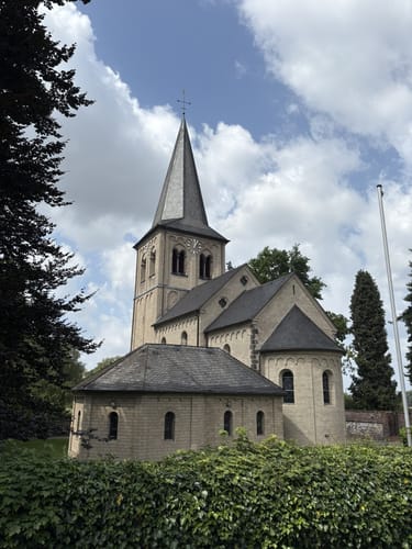 Himmelgeister Rheinbogen und Schloss Mickeln