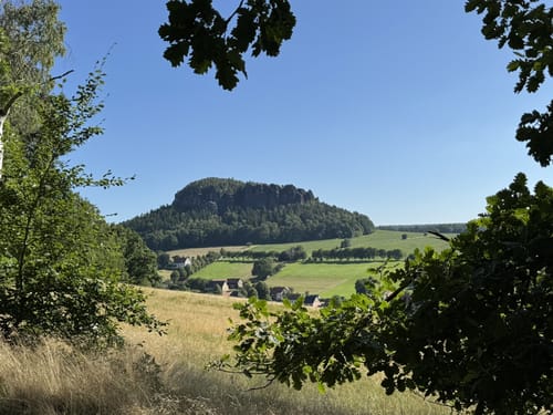 Auf den Pfaffenstein von der Elbe