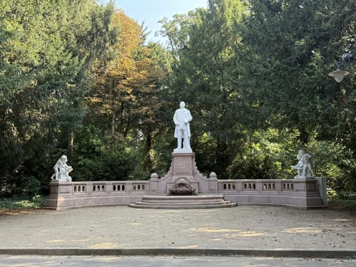 Durch den Kurpark Wiesbaden zum Sonnenberg