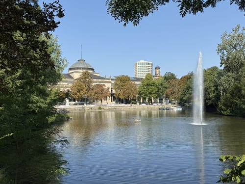 Durch den Kurpark Wiesbaden zum Sonnenberg