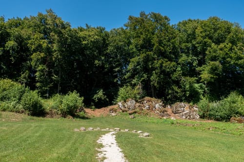Burgruine Velburg und Hohllochhöhle