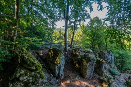 Burgruine Velburg und Hohllochhöhle