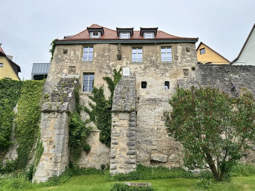 Rothenburg ob der Tauber: Alte Stadtmauer mit Wehrgang Runde