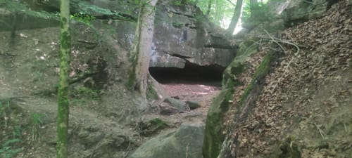 Am Dentelbach zum Hohlen Stein