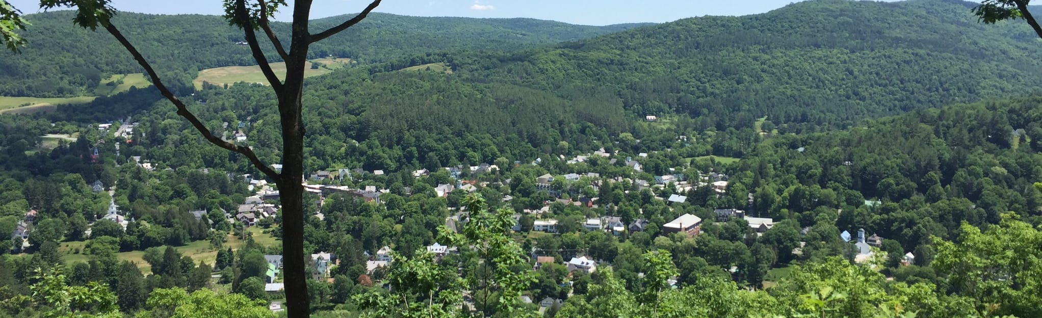 The Pogue and Mount Tom Trail - EyJidWNrZXQiOiJhc3NldHMuYWxsdHJhaWxzLmNvbSIsImtleSI6InVwbG9hZHMvcGhvdG8vaW1hZ2UvMTE3NDEzODgvMTVhNzVhYjk4ZWFjYWY2OWI0Y2EwOWM1NDE4ZDJlZmIuanBnIiwiZWRpdHMiOnsidG9Gb3JtYXQiOiJqcGVnIiwicmVzaXplIjp7IndpZHRoIjoyMDQ0LCJoZWlnaHQiOjYyNCwiZml0IjoiY292ZXIifSwicm90YXRlIjpudWxsLCJqcGVnIjp7InRyZWxsaXNRdWFudGlzYXRpb24iOnRydWUsIm92ZXJzaG9vdERlcmluZ2luZyI6dHJ1ZSwib3B0aW1pc2VTY2FucyI6dHJ1ZSwicXVhbnRpc2F0aW9uVGFibGUiOjN9fX0=