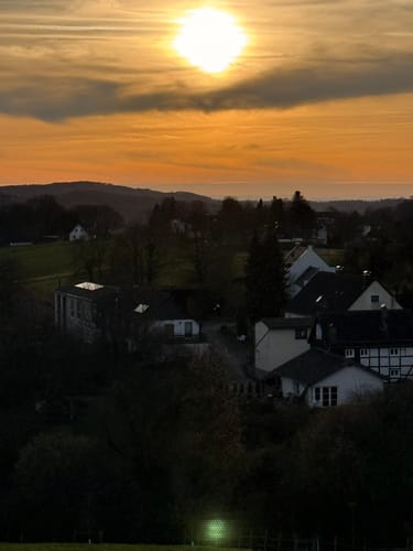 Von der Sankt Sebastians Kirche auf den Leienberg
