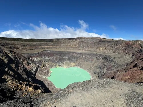 Turistea por el Volcán de Izalco en una aventura de senderismo desde Cerro Verde.
Disfruta de la naturaleza y paisajes volcanicos