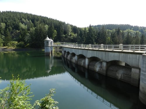 Zur Talsperre Neustadt und zum Schloss Hohnstein
