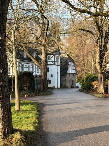 Von der Sankt Sebastians Kirche auf den Leienberg