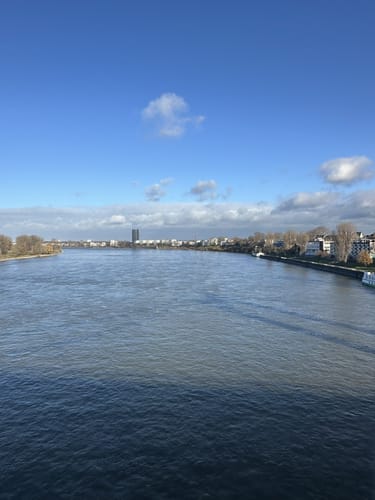 Rundweg am Rheinufer