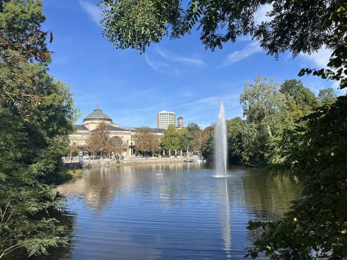 Durch den Kurpark Wiesbaden zum Sonnenberg