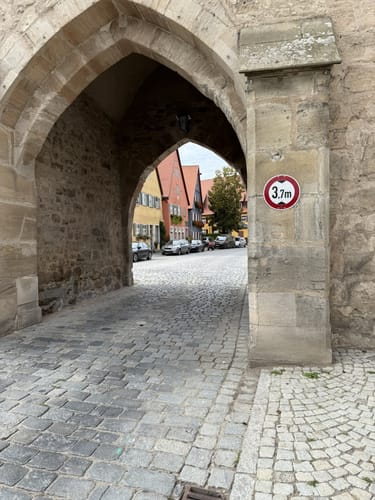 Um die Dinkelsbühler Stadtmauer