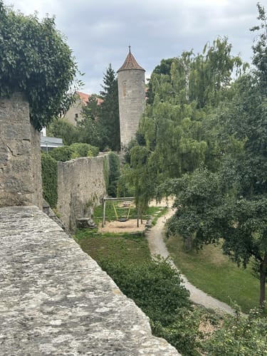 Rothenburg ob der Tauber: Alte Stadtmauer mit Wehrgang Runde