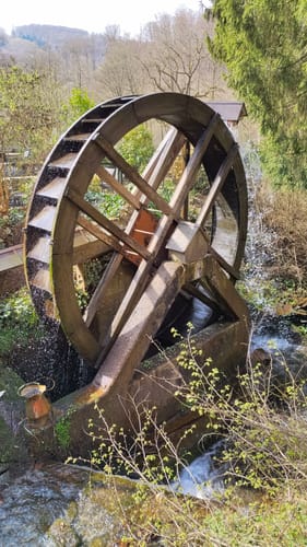 Laubach Wasserfall via Altwied und Melsbach