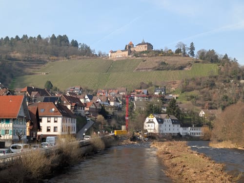 Antoniuskapelle und Schloss Eberstein vom S-Bahnhof