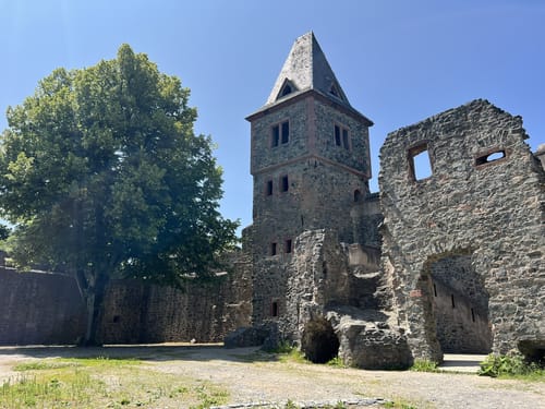 Steinbruch Nieder-Beerbach und Burg Frankenstein