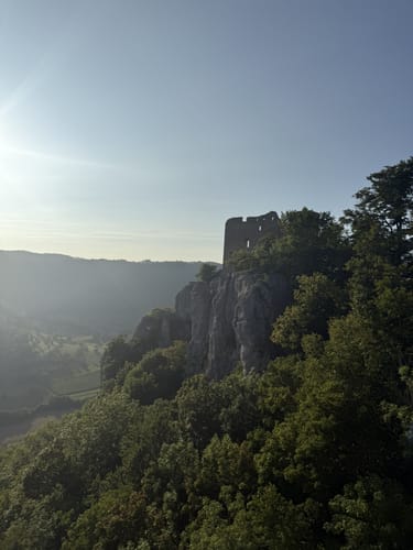 Zum Neidlinger Wasserfall und der Ruine Reußenstein