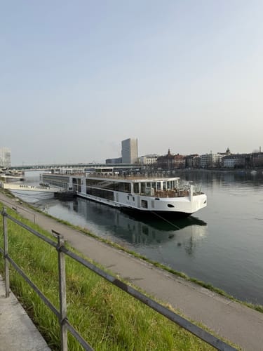 Rheinweg: Mittlere Brücke - Dreiländerbrücke
