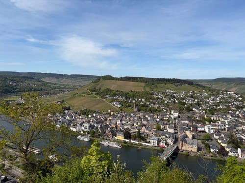 Grevenburg und Kriegerdenkmal Trarbach