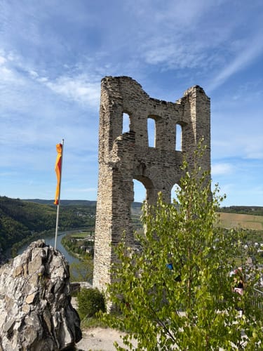 Grevenburg und Kriegerdenkmal Trarbach