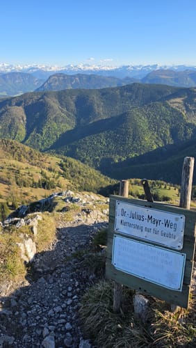 Vom Tatzelwurm zum Brünnsteingipfel