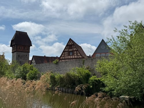 Um die Dinkelsbühler Stadtmauer