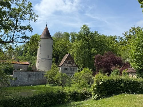 Um die Dinkelsbühler Stadtmauer