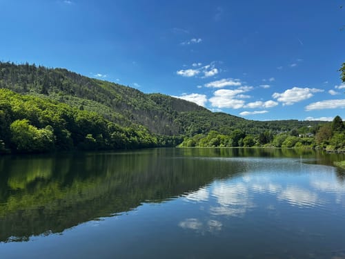 Um das Staubecken in Heimbach