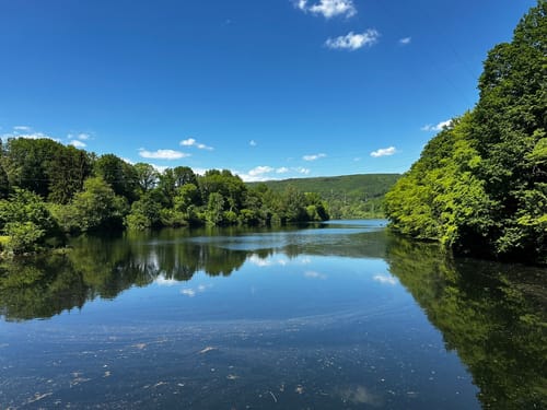 Um das Staubecken in Heimbach
