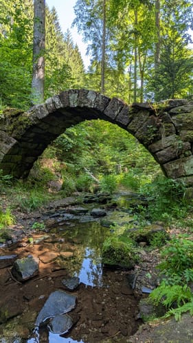 Durch das wildromantische Schweinbachtal zur Bruderhöhle