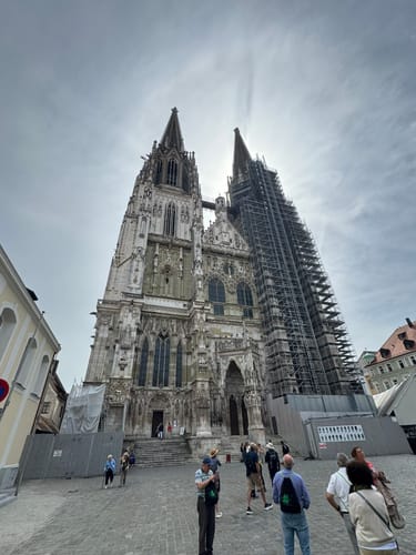 Regensburg: Steinerne Brücke - Altes Rathaus - Dom Sankt Peter
