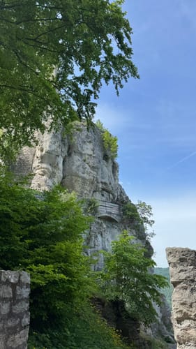 Zum Neidlinger Wasserfall und der Ruine Reußenstein