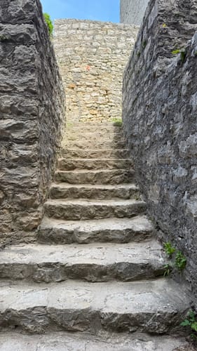 Zum Neidlinger Wasserfall und der Ruine Reußenstein