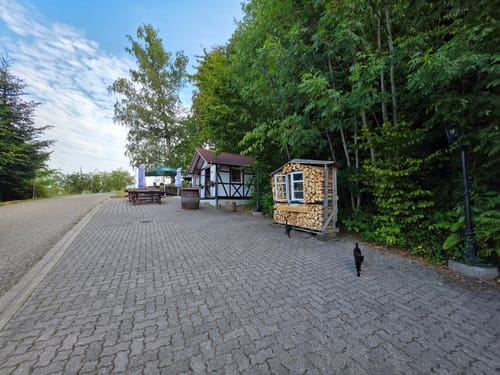 Schnapsbrunnenweg 1