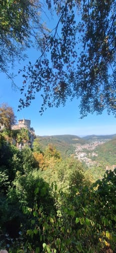 Zum Schloss Lichtenstein und der Ruine