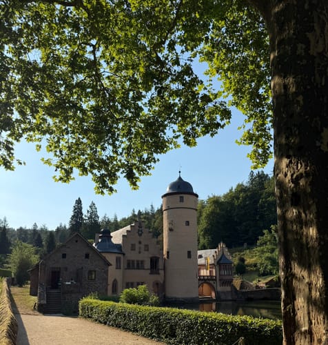 Mespelbrunn: Räuberlandweg 3
