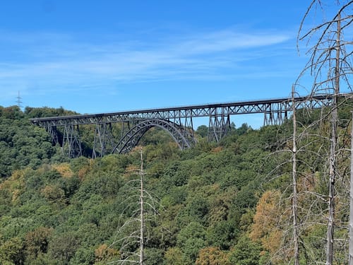 Entlang der Wupper zum Schloss Burg ab Müngstener Brückenpark