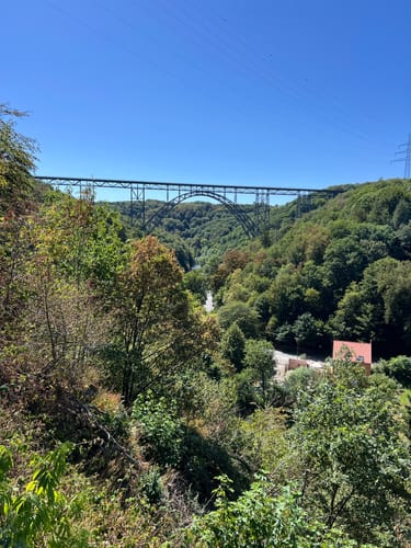 Entlang der Wupper zum Schloss Burg ab Müngstener Brückenpark