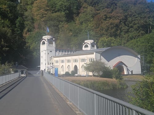 Um das Staubecken in Heimbach