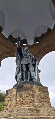 Zur Wittekindsburg und dem Wittekindsberg
