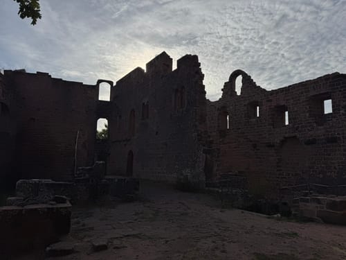 Zur Burg Hohenecken und zur Burgaussicht