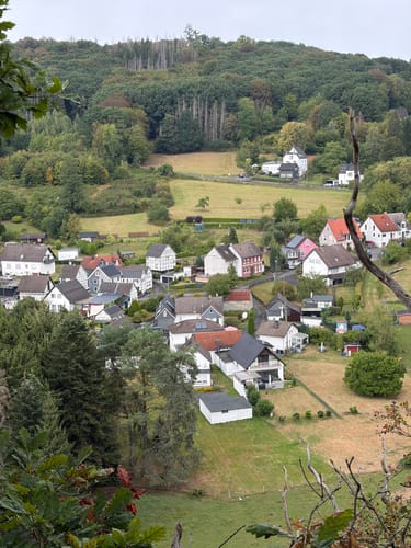 Entlang der Wupper von Schloss Burg