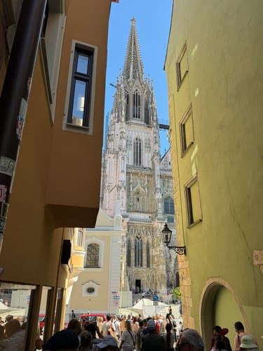 Regensburg: Steinerne Brücke - Altes Rathaus - Dom Sankt Peter