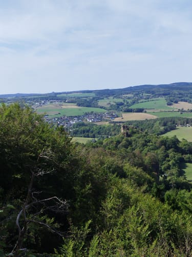 Buchenlochhöhle und Kasselburg