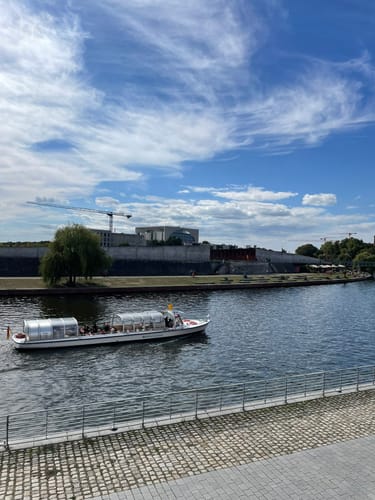 Entlang der ehemaligen Mauer zum Check Point Charlie