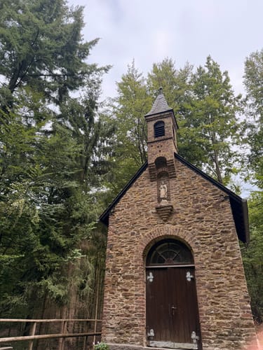 Waldkapelle und Oleftalsperre