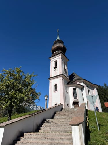 Kneifelspitze und Marxenhöhe über Kirche Maria Gern