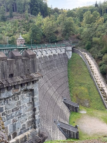 Zum Schloss Burg entlang der Wupper ab Schaberg