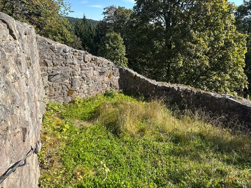 Burgruine Schellenberg und Brotfelsen
